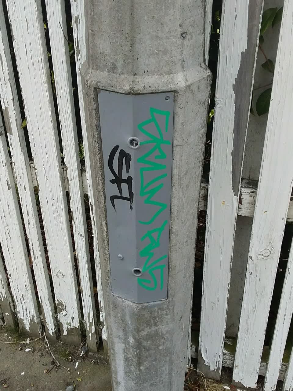 The photograph attached to this graffiti report