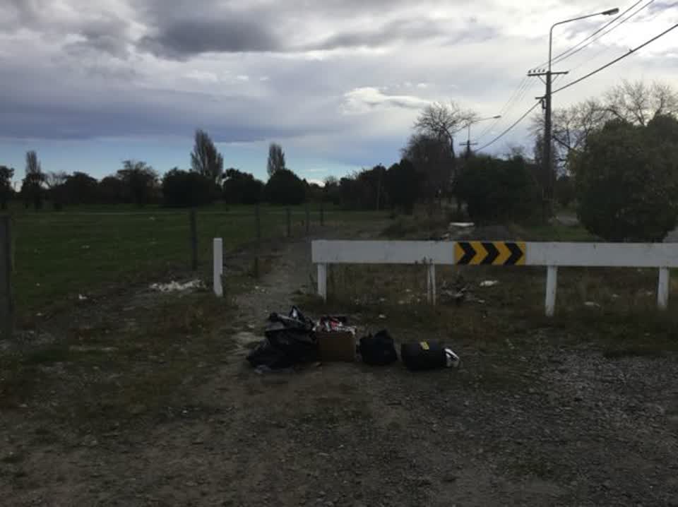 The photograph attached to this rubbish/recycling report
