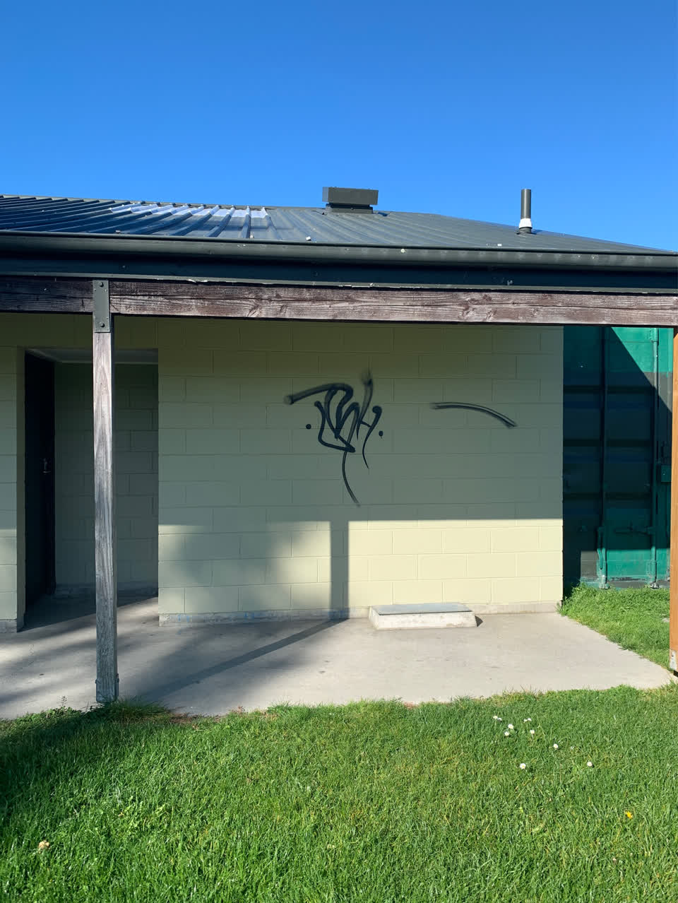 The photograph attached to this graffiti report