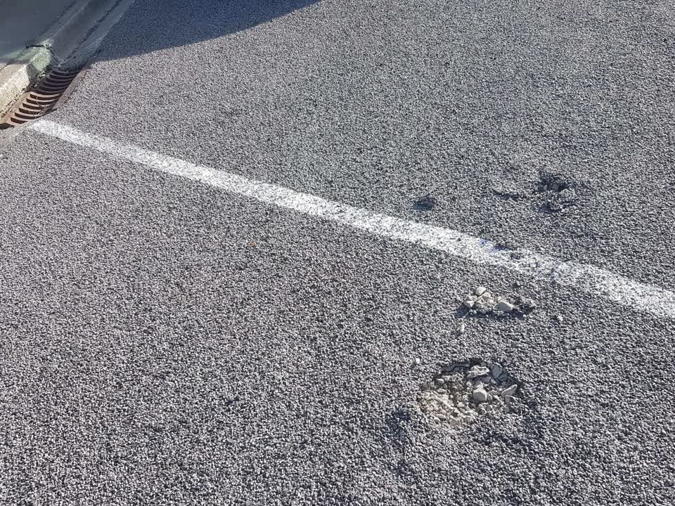 The photograph attached to this roading/streets report
