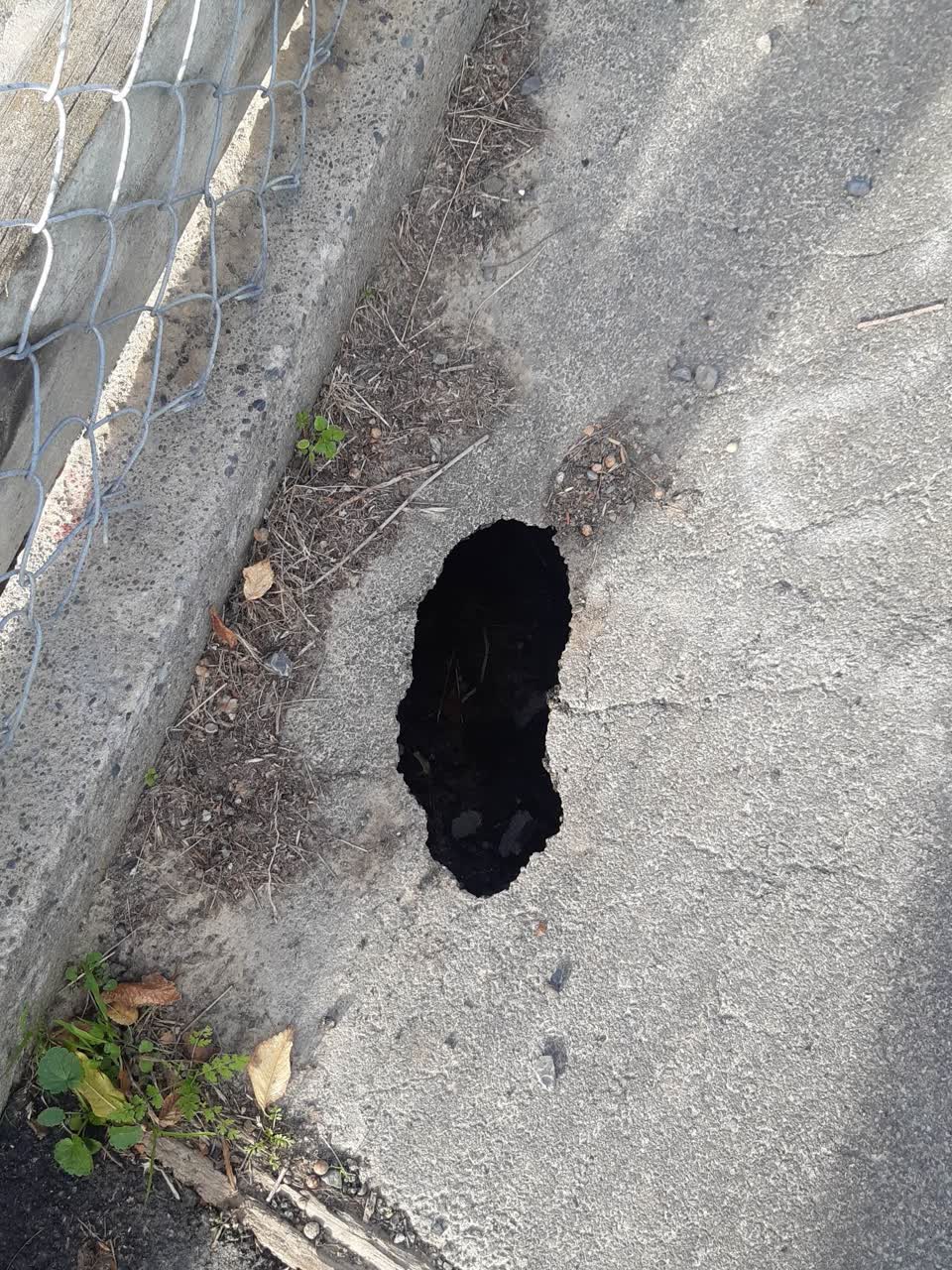 The photograph attached to this roading/streets report