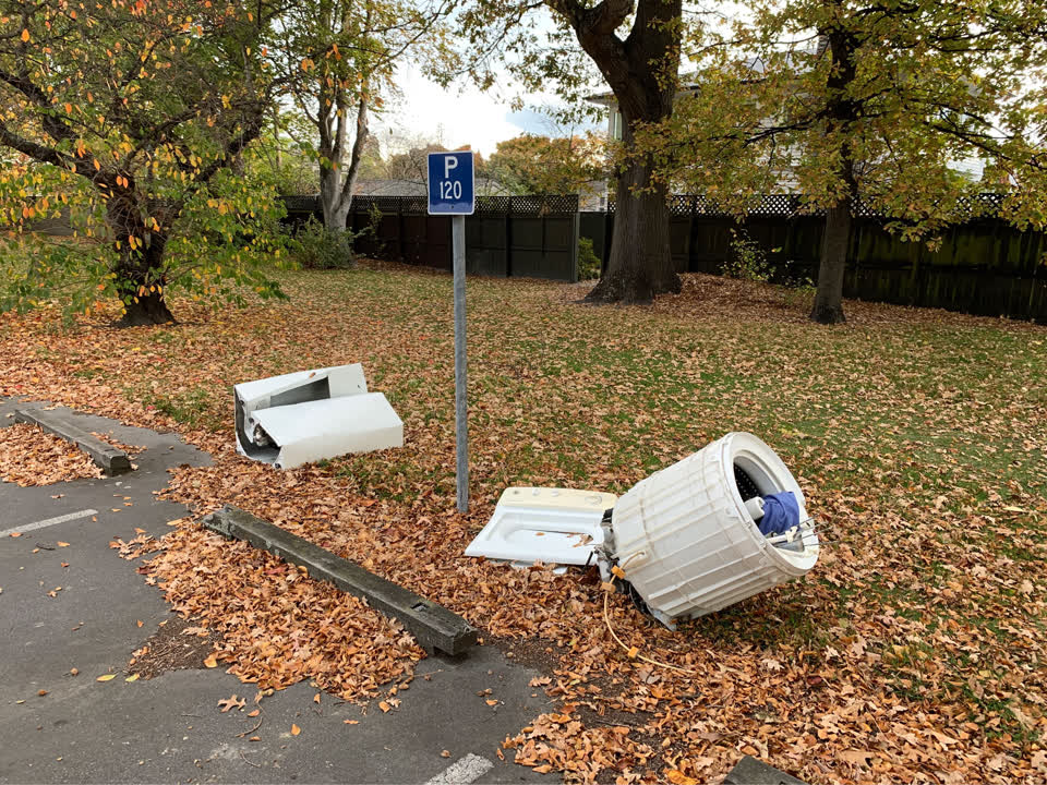 The photograph attached to this rubbish/recycling report