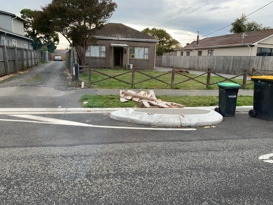 The photograph attached to this rubbish/recycling report