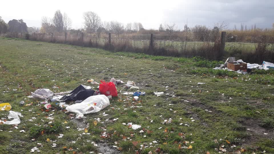 The photograph attached to this rubbish/recycling report