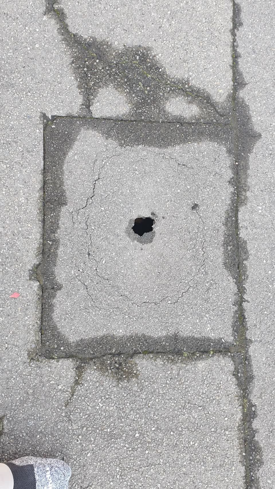 The photograph attached to this roading/streets report