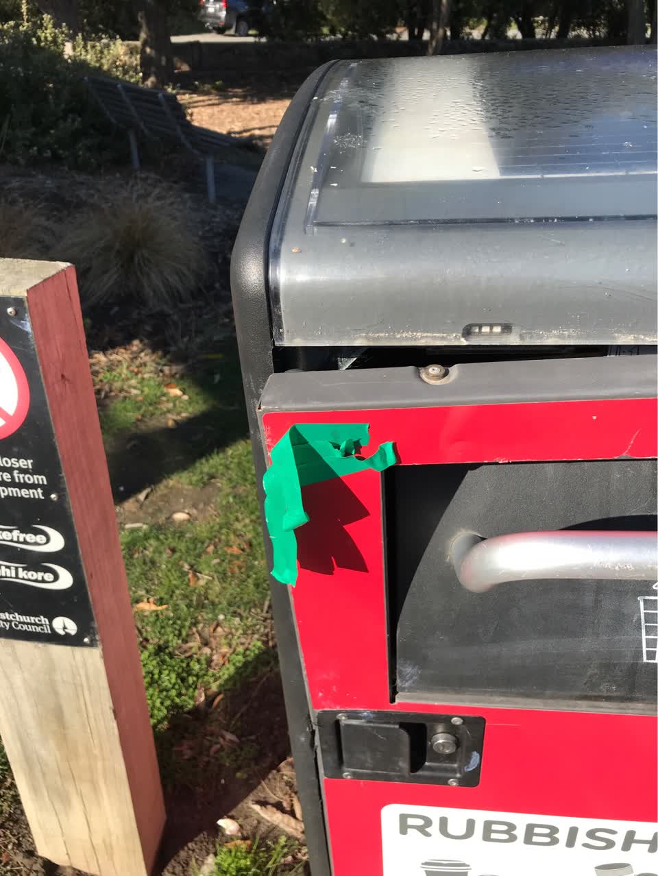 The photograph attached to this rubbish/recycling report