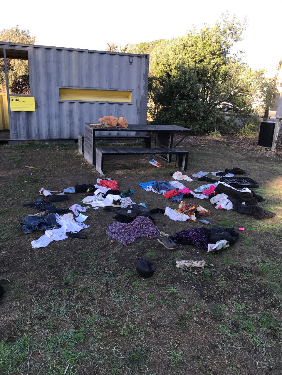 The photograph attached to this rubbish/recycling report
