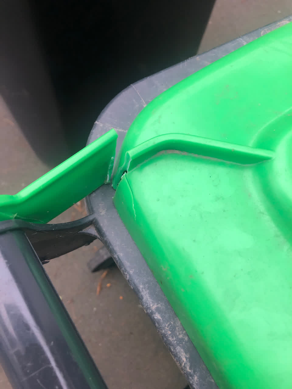 The photograph attached to this rubbish/recycling report