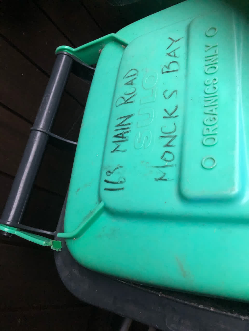 The photograph attached to this rubbish/recycling report