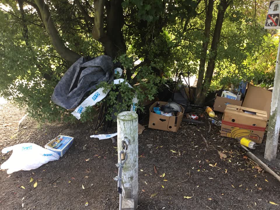 The photograph attached to this rubbish/recycling report
