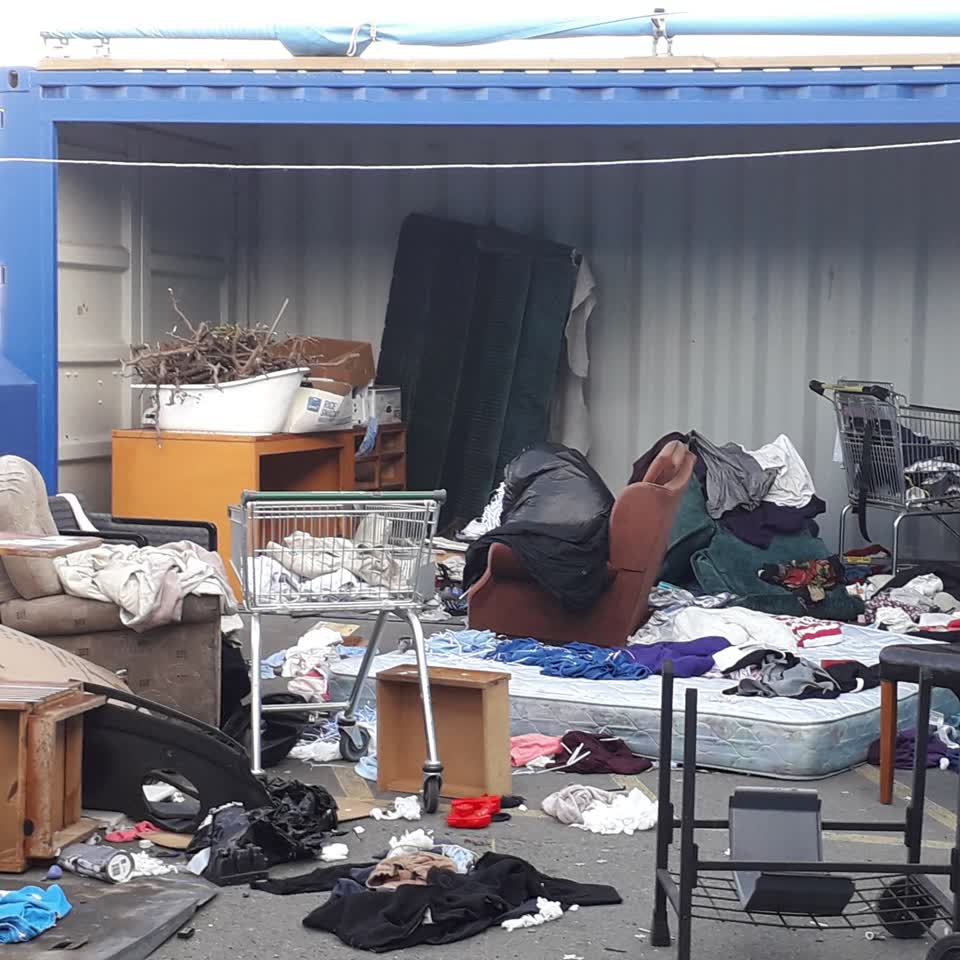The photograph attached to this rubbish/recycling report