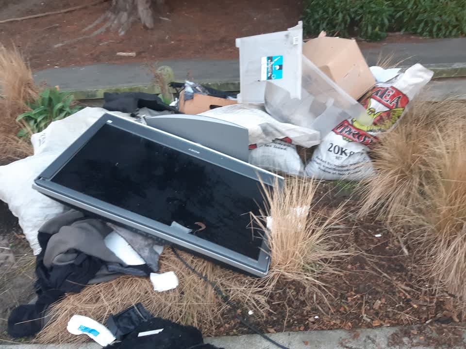 The photograph attached to this rubbish/recycling report