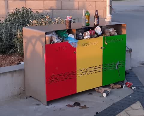 Rubbish/Recycling, a report photo