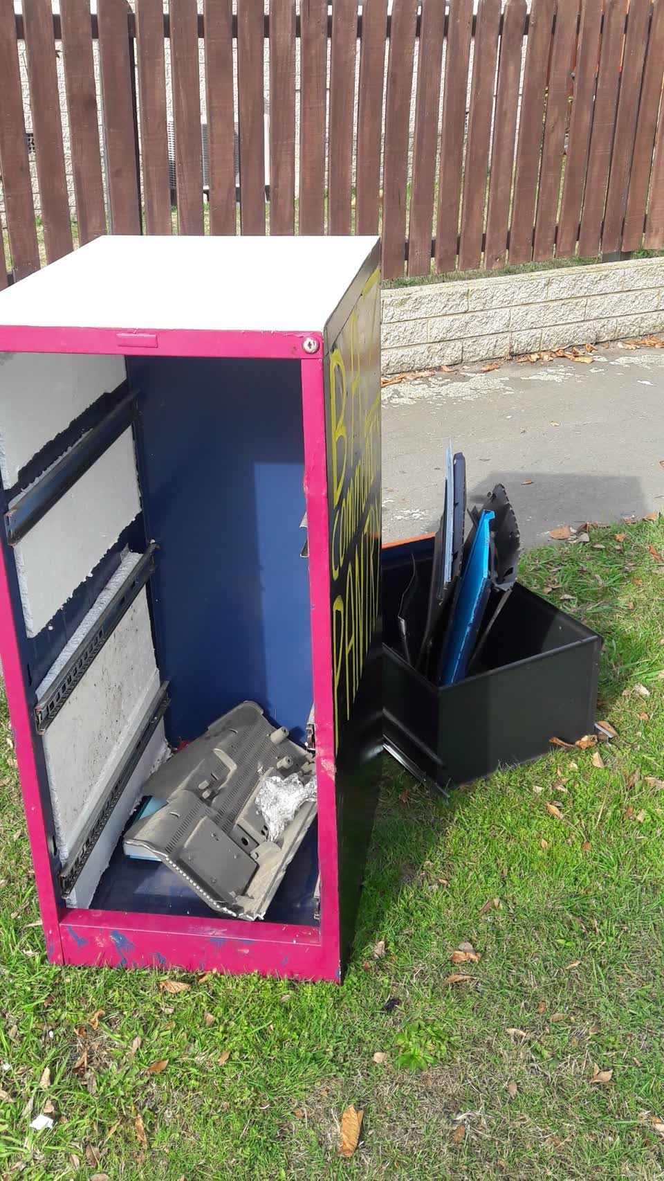 The photograph attached to this rubbish/recycling report