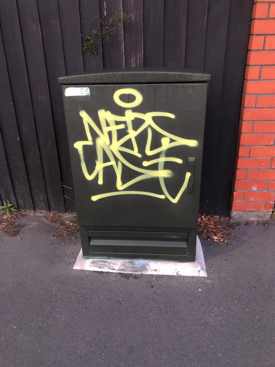 The photograph attached to this graffiti report