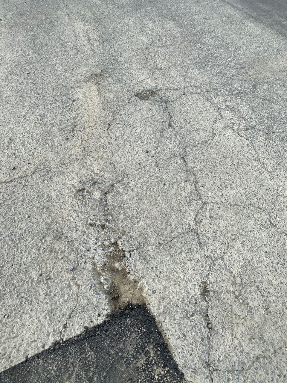 The photograph attached to this roading/streets report