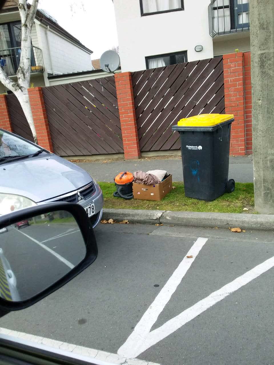 The photograph attached to this rubbish/recycling report