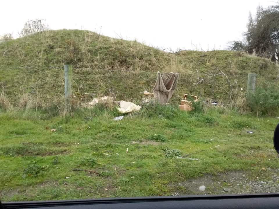 The photograph attached to this rubbish/recycling report