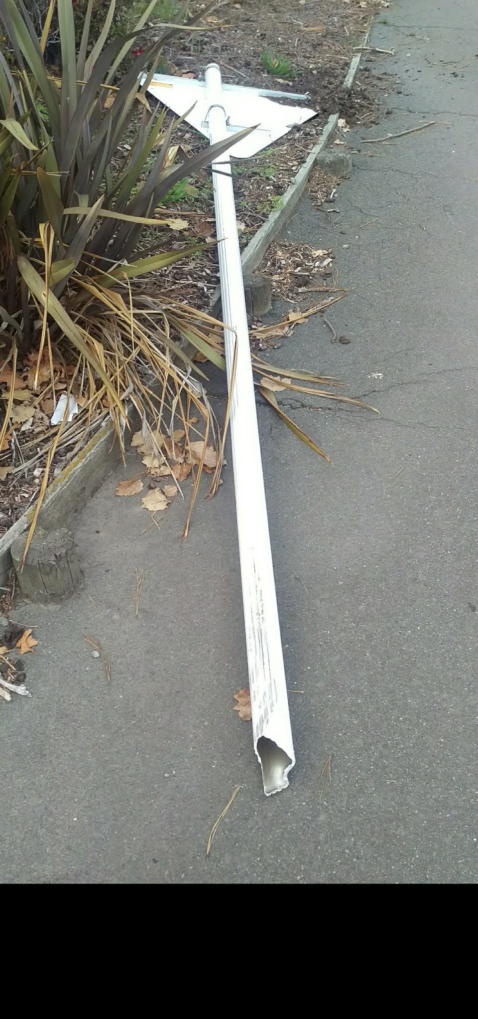 The photograph attached to this roading/streets report