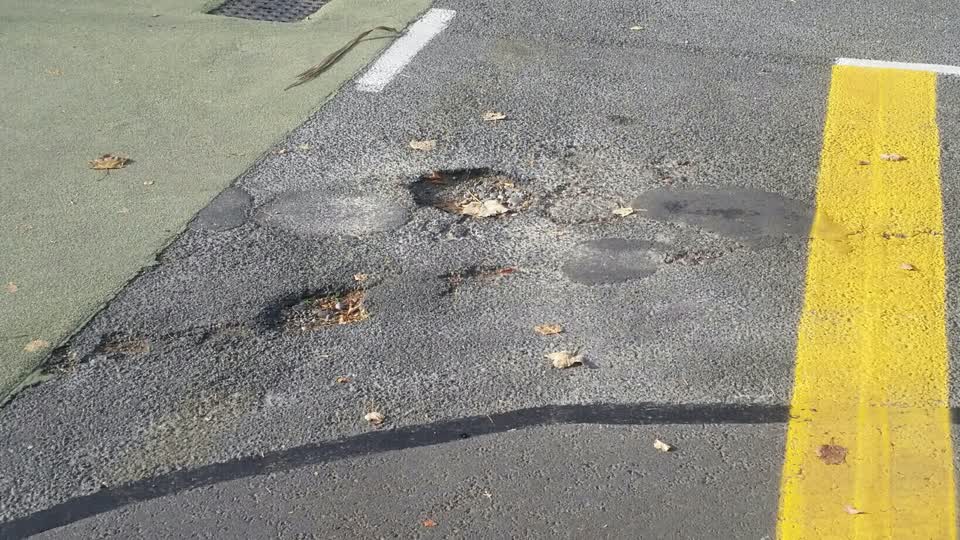 The photograph attached to this roading/streets report