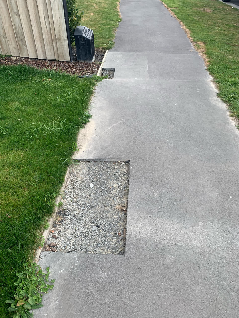 The photograph attached to this roading/streets report