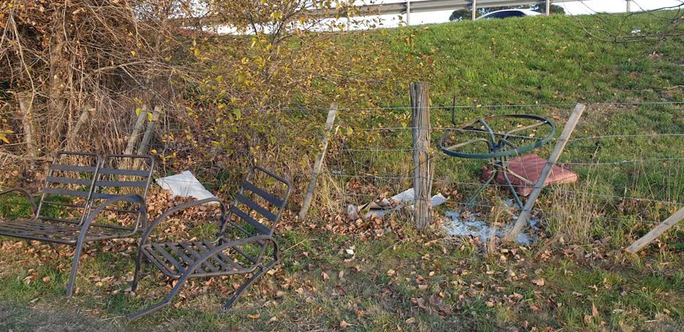 The photograph attached to this rubbish/recycling report