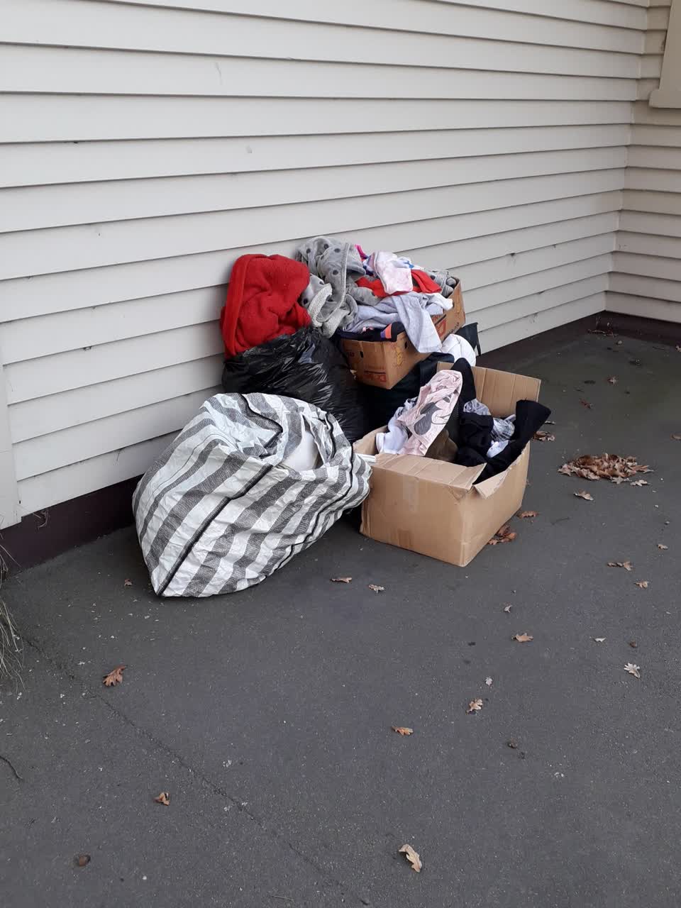 The photograph attached to this rubbish/recycling report