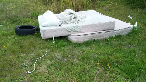 Rubbish/Recycling, a report photo