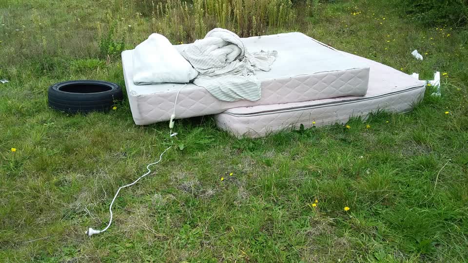 The photograph attached to this rubbish/recycling report