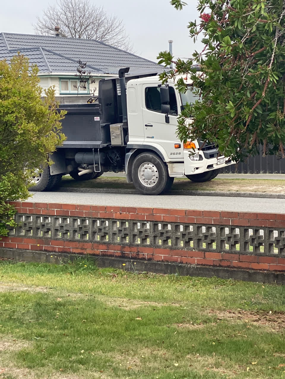 The photograph attached to this roading/streets report