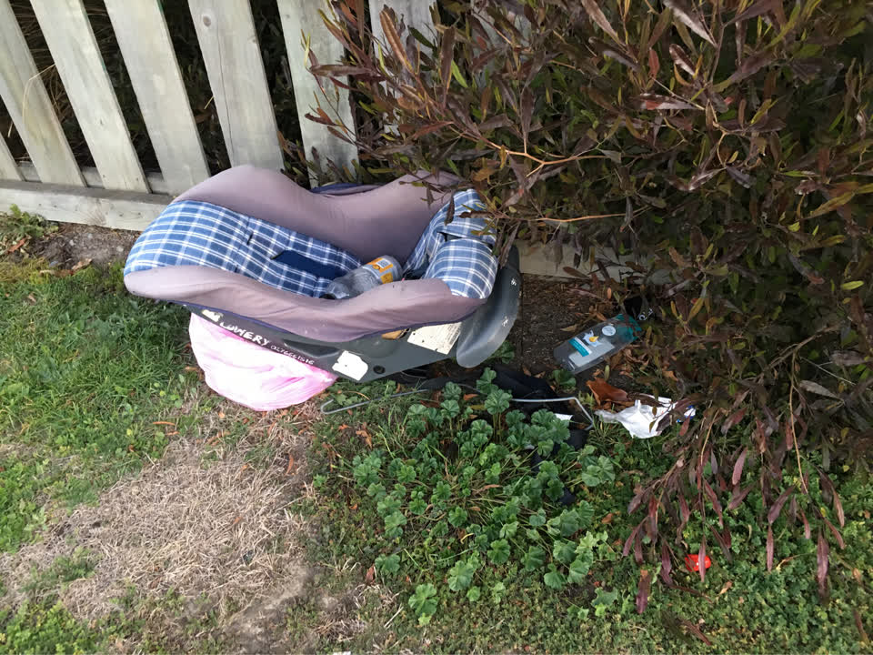 The photograph attached to this rubbish/recycling report