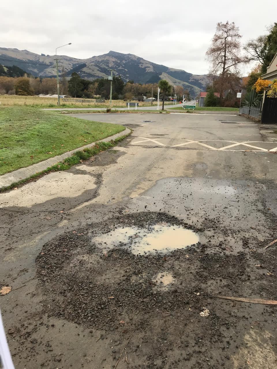 The photograph attached to this roading/streets report