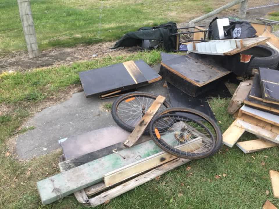 The photograph attached to this rubbish/recycling report