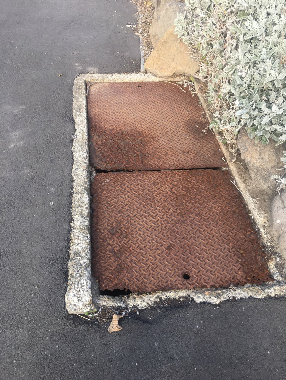 The photograph attached to this roading/streets report