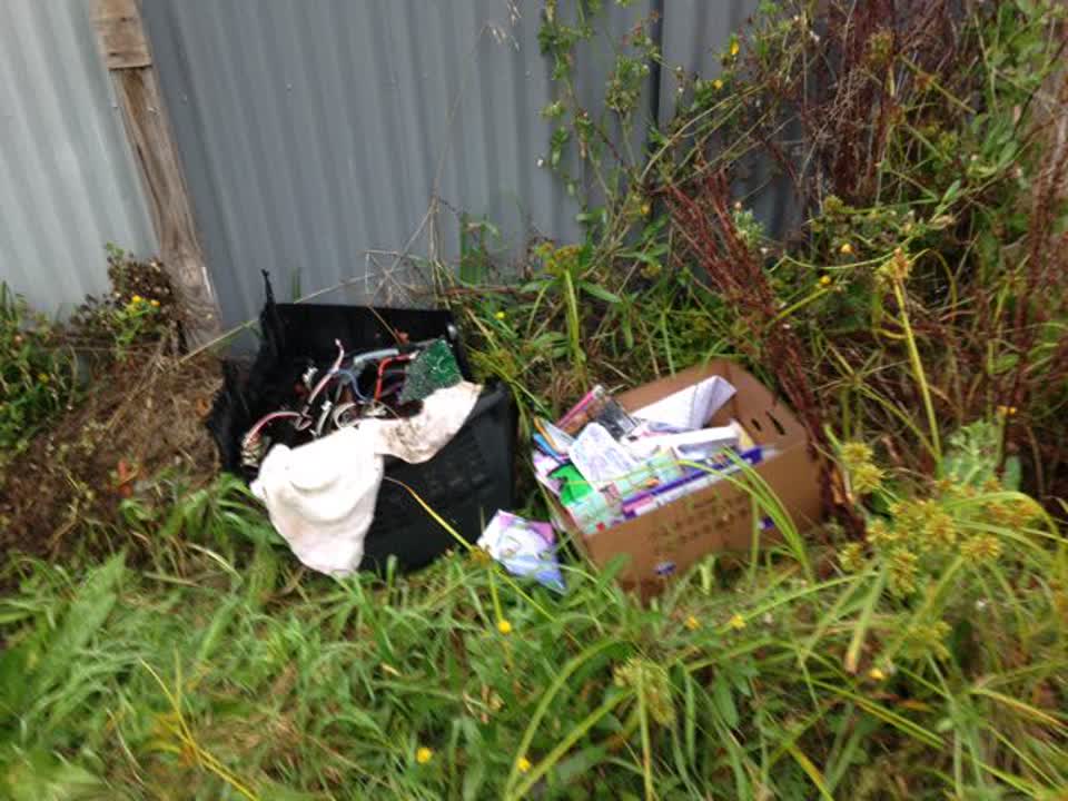 The photograph attached to this rubbish/recycling report