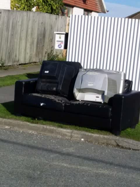 Rubbish/Recycling, a report photo
