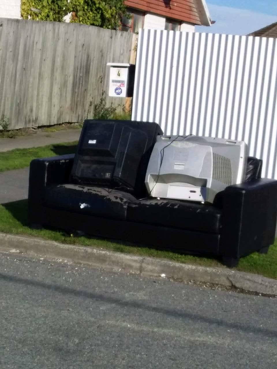The photograph attached to this rubbish/recycling report