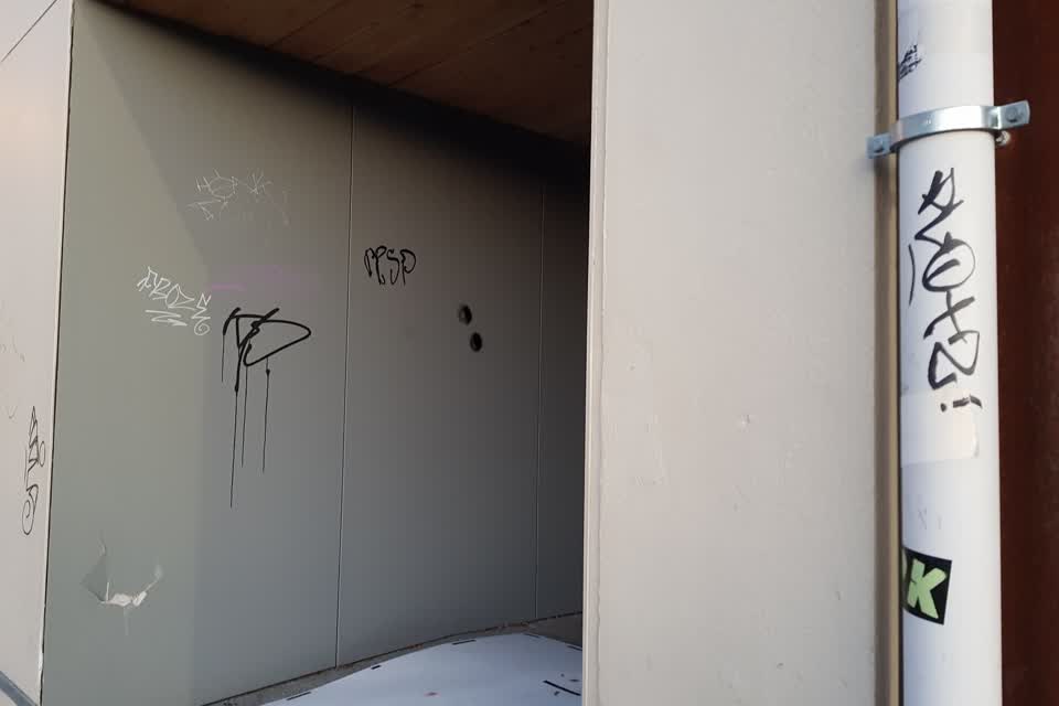 The photograph attached to this graffiti report