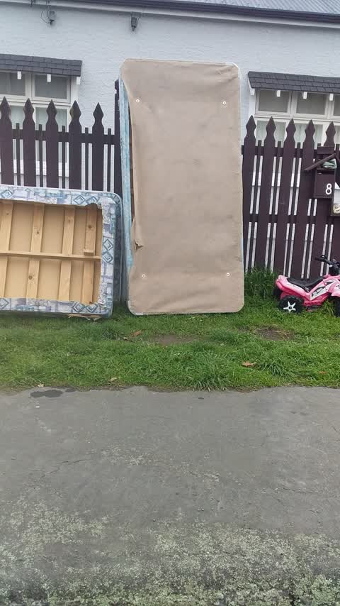 Rubbish/Recycling, a report photo