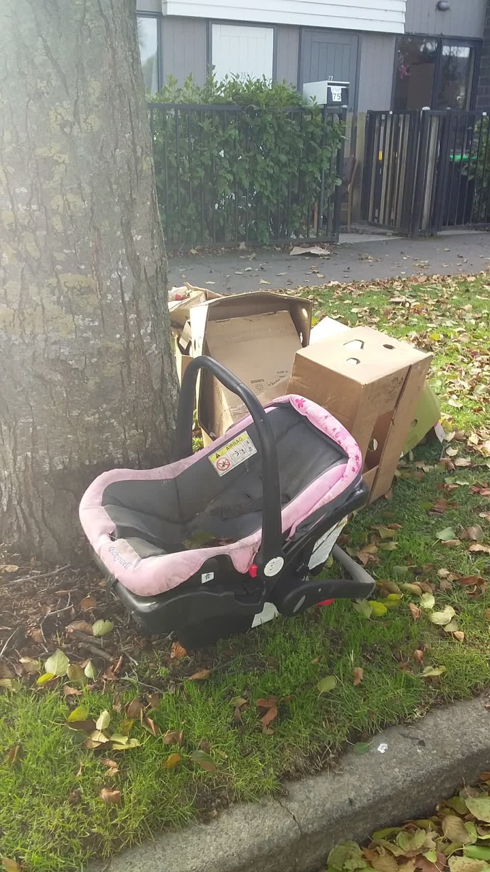 The photograph attached to this rubbish/recycling report
