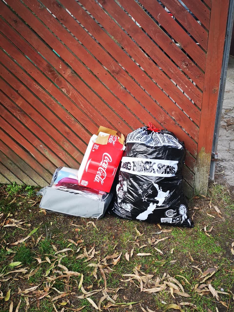 The photograph attached to this rubbish/recycling report