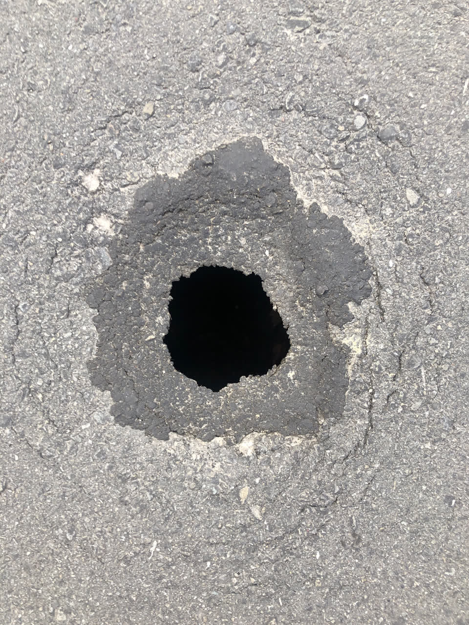 The photograph attached to this roading/streets report