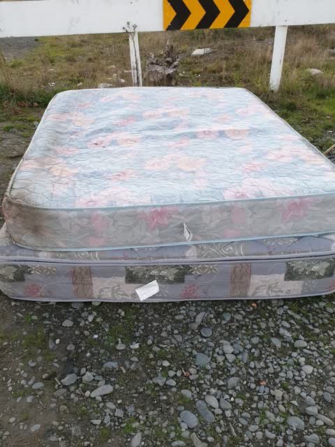Rubbish/Recycling, a report photo