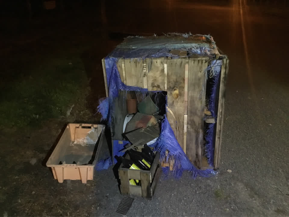 The photograph attached to this rubbish/recycling report