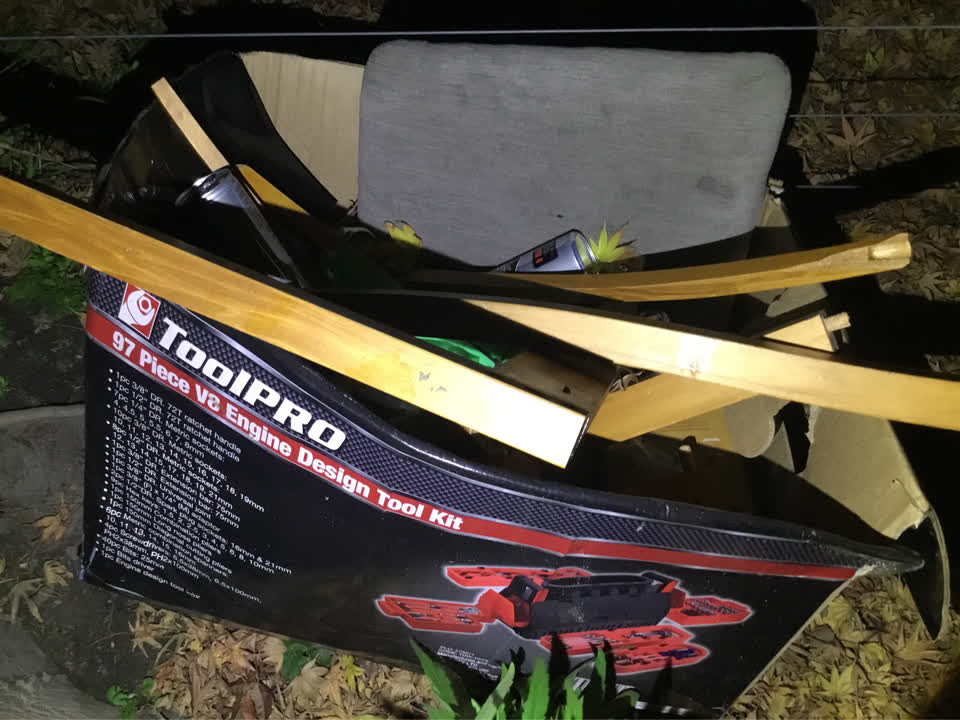 The photograph attached to this rubbish/recycling report