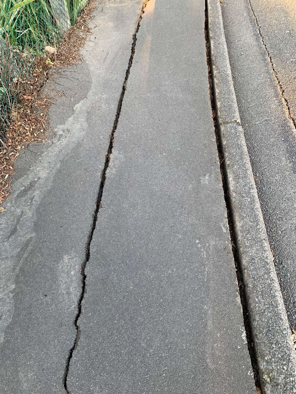 The photograph attached to this roading/streets report