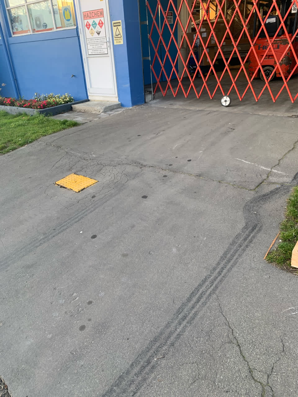 The photograph attached to this roading/streets report
