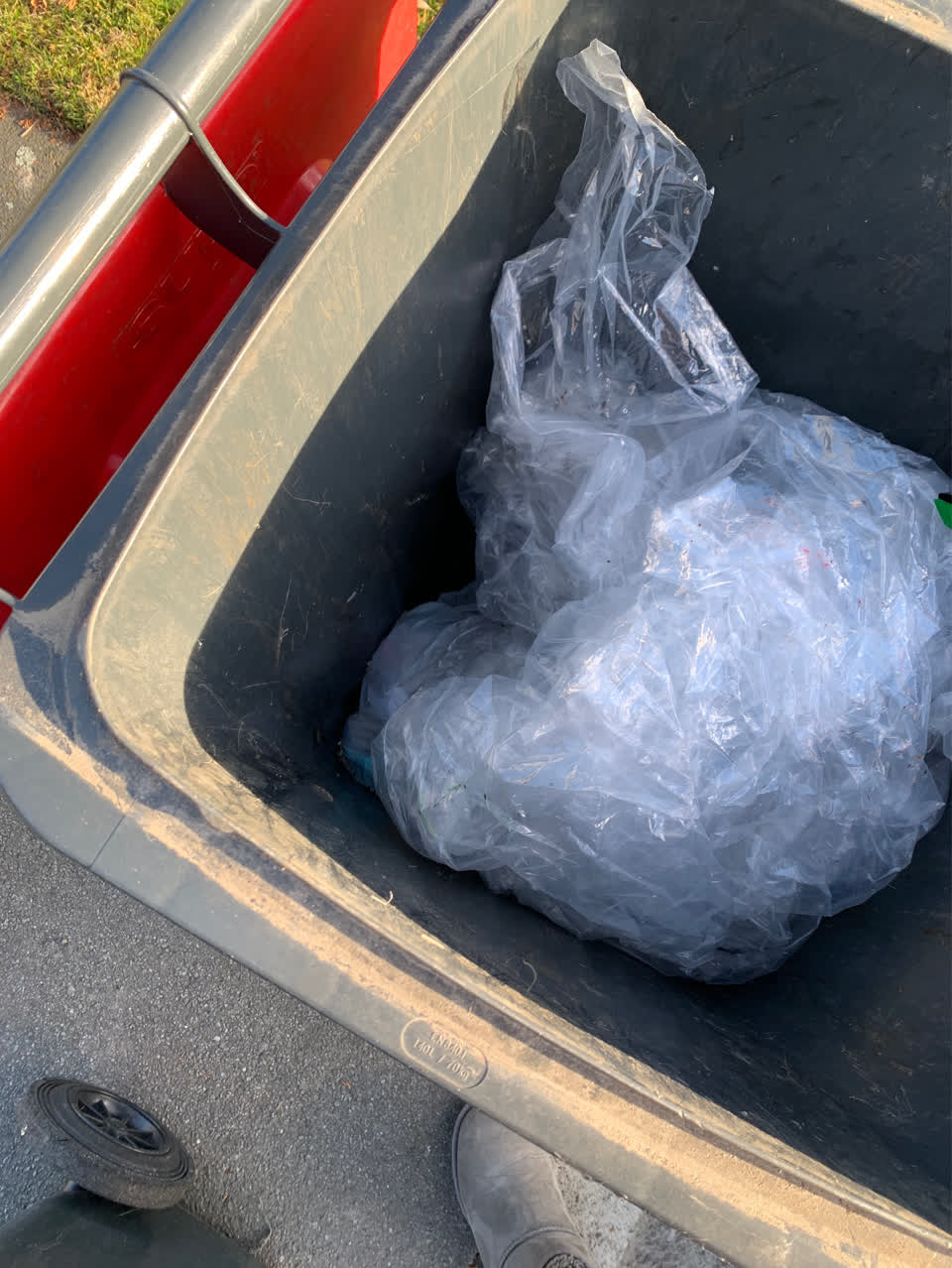 The photograph attached to this rubbish/recycling report