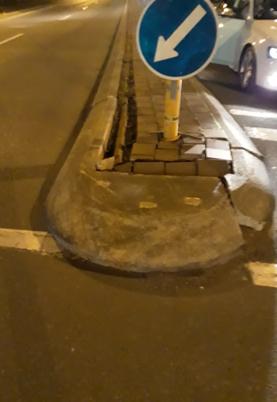 The photograph attached to this roading/streets report