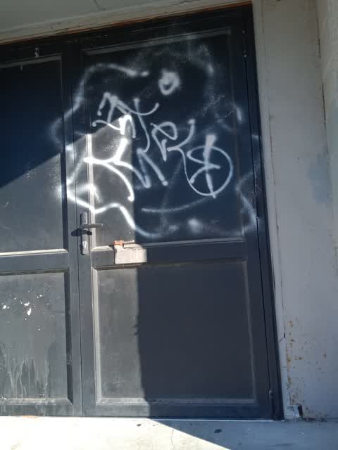 Graffiti, a report photo
